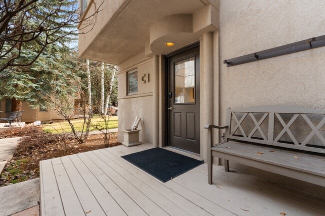 Foto del edificio - 814 W Bleeker St