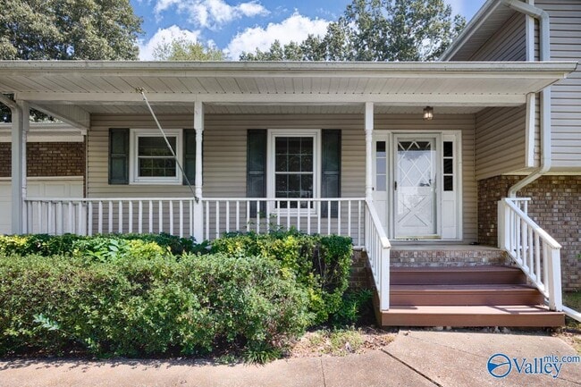 Foto del edificio - 8002 Greenwillow Ct SE