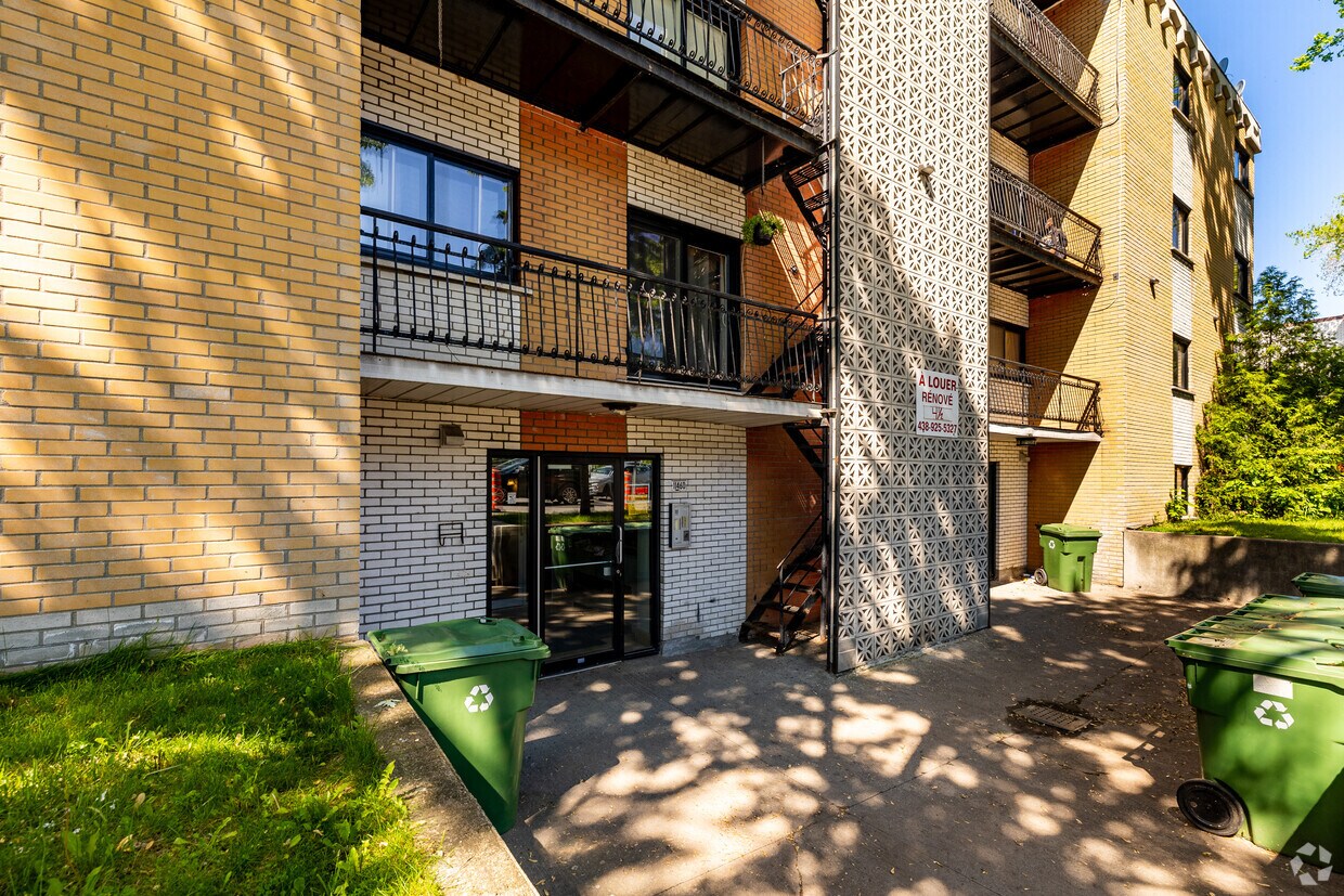 Building Photo - 11460-11462 Boul Lacordaire