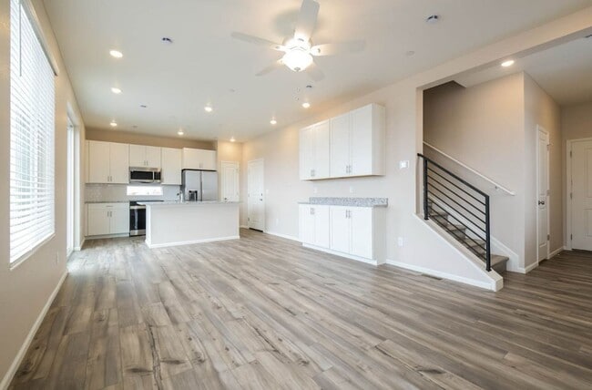 Building Photo - 10137 Scranton Way