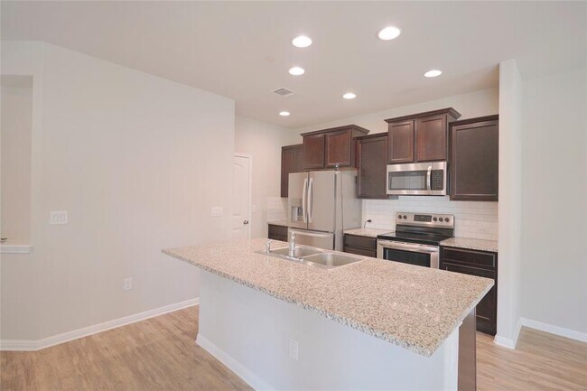 Foto del edificio - 516 E Slaughter Ln