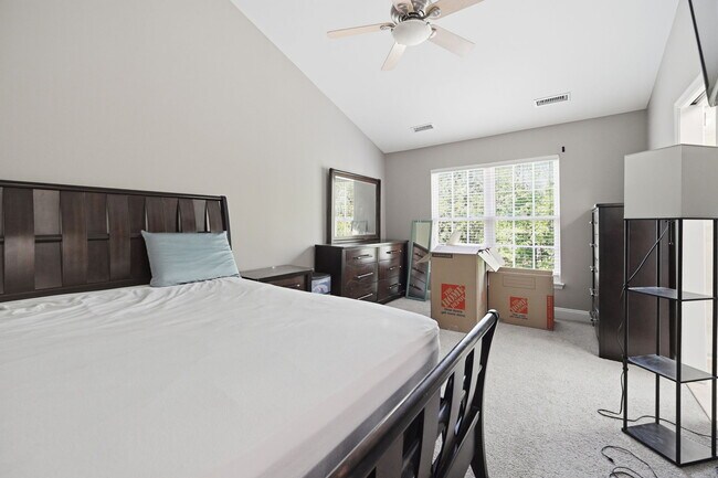 Building Photo - 25203 Dunvegan Square