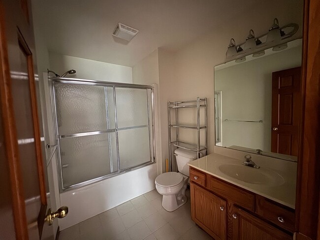 Building Photo - Beautiful, Well Maintained Condo!
