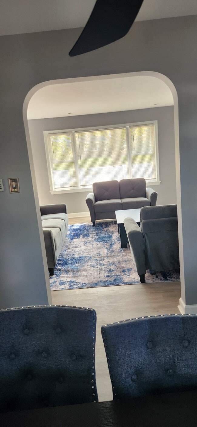 Building Photo - 948 White Oak Dr