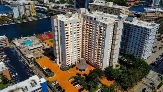 Foto del edificio - 1865 S Ocean Dr