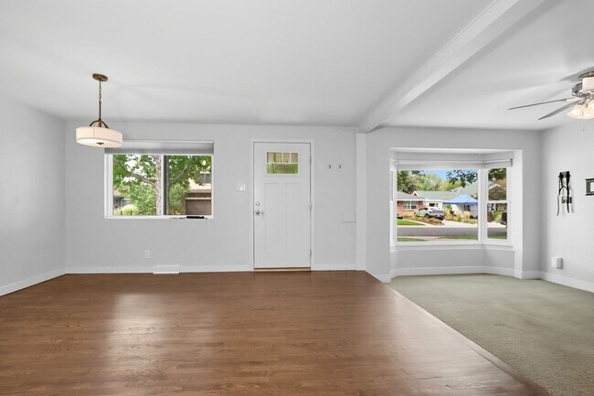 Building Photo - 2 bed 1 bath Ranch in Lowry in Denver