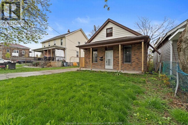 Building Photo - 773 Assumption St