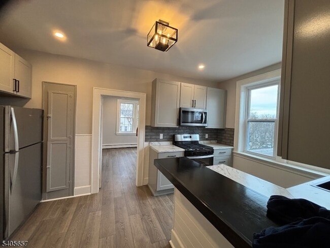 Building Photo - 230 Watchung Ave