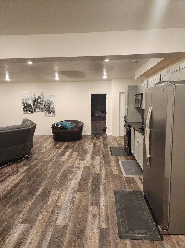 Building Photo - Charming 2BR 1900 SF Basement in Aurora