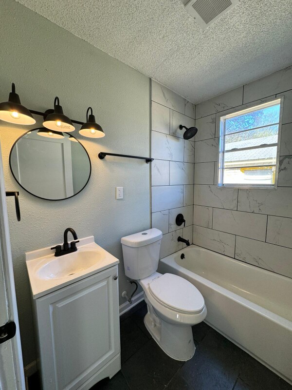 Building Photo - 2112 Curry Ave