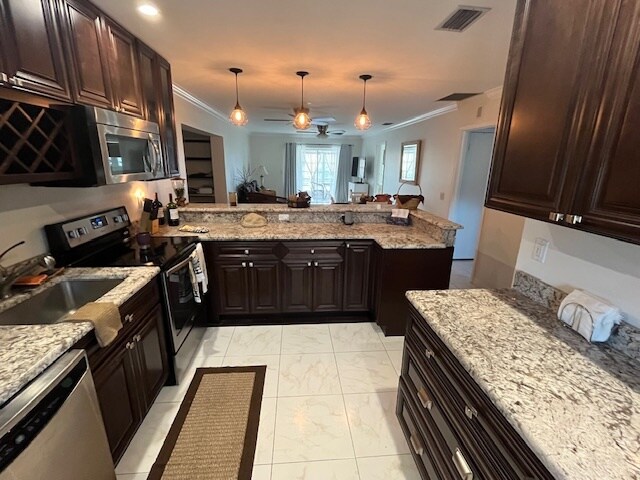 Cocina - 1490 Memoli Ln