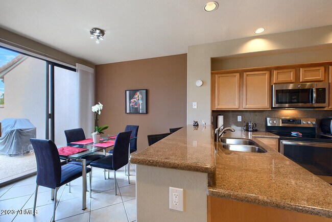 Foto del edificio - 10150 N 100th Pl