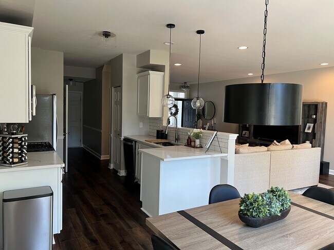 Foto del edificio - 365 Whitmore Cir