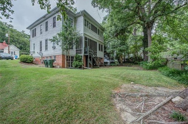 Building Photo - 506 S Lee St