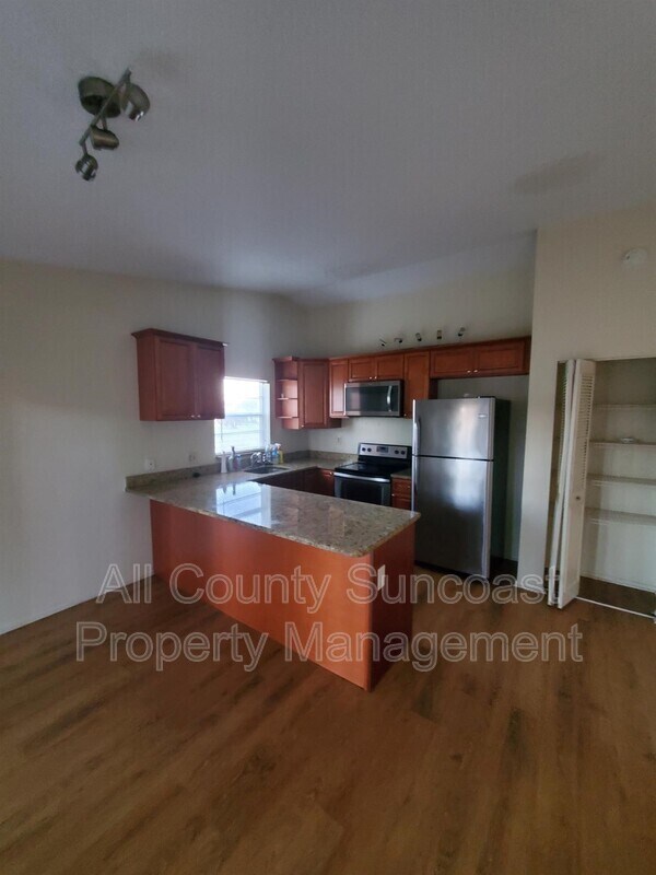 Building Photo - 3395 Carriage Dr