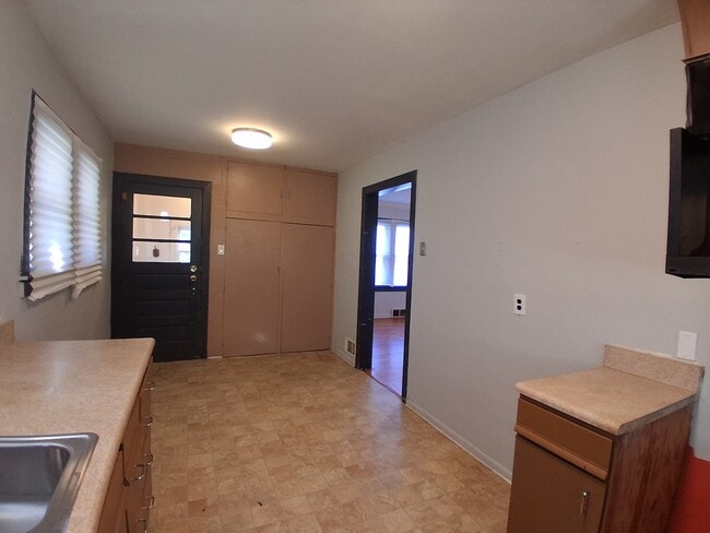 Foto del edificio - 1508 E English St