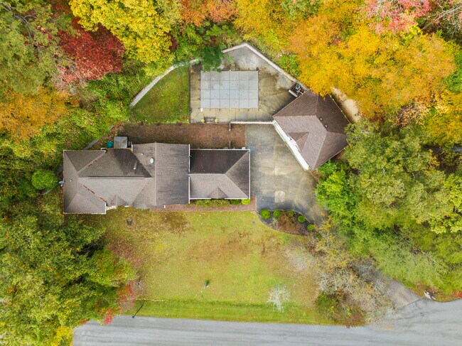 Building Photo - 232 Northmonte Dr