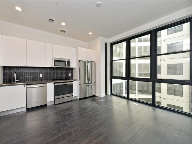 Building Photo - 800 Embassy Dr