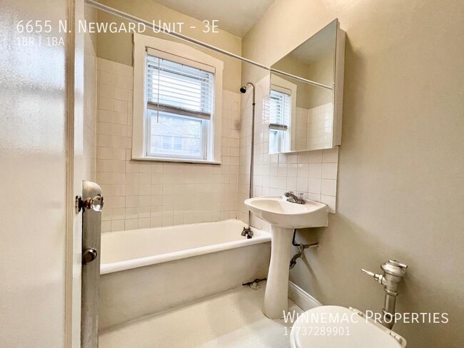 Foto del edificio - 6655 N Newgard Ave