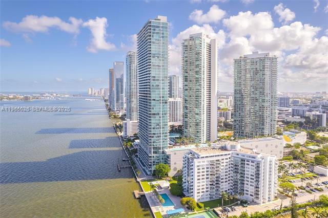 Foto del edificio - 480 NE 31st St