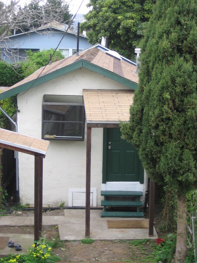Front - 1245 Francisco St
