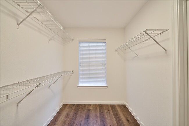 Building Photo - 3501 Buckingham Ln