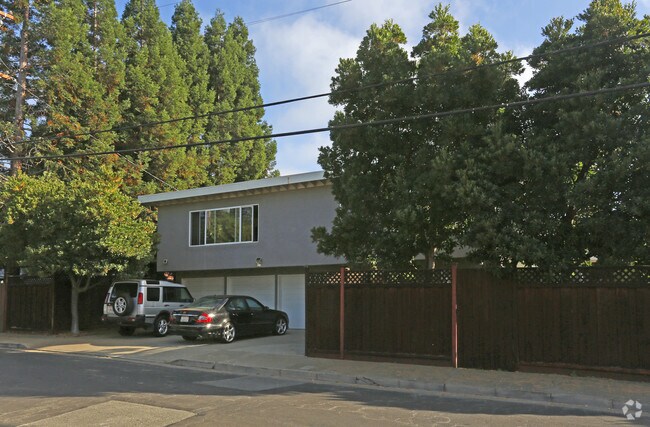 Building Photo - 306 Andrews St