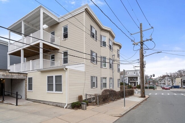 Building Photo - 438 Washington St