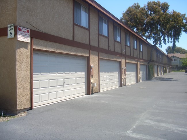 Building Photo - Park Elm Townhomes