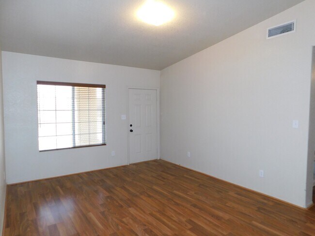 Foto del edificio - 4 BEDROOM HOME IN SAGUARO!