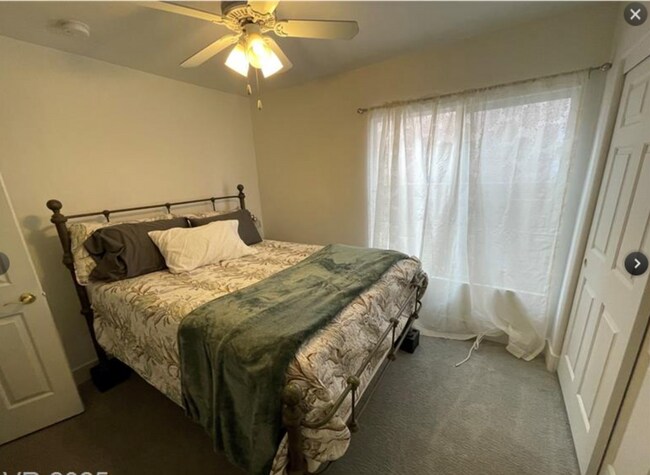 Foto del edificio - 1393 W Glassy Pond Ave