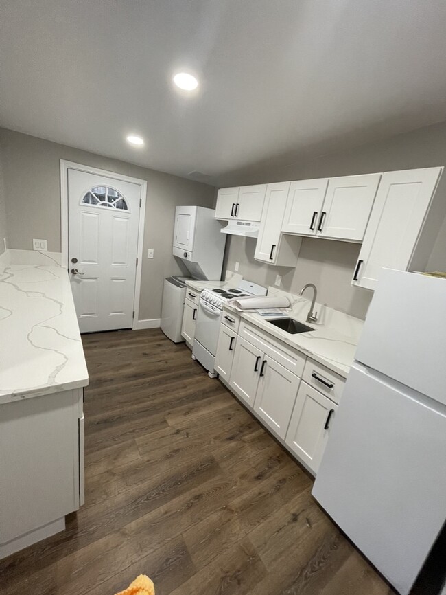 Building Photo - 102 Penaranda Dr