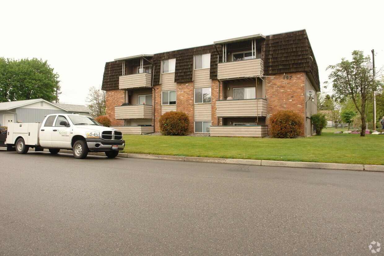 Building Photo - 107 E Hattie Ave