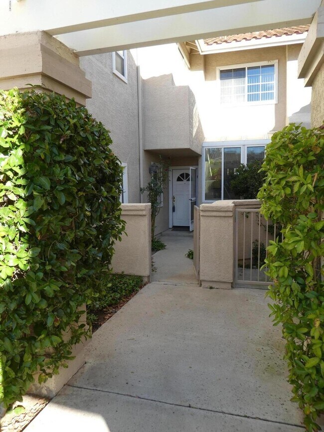 Building Photo - 615 Baywood Ln