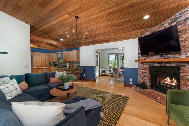 Building Photo - 134 Wolf's Head Ct