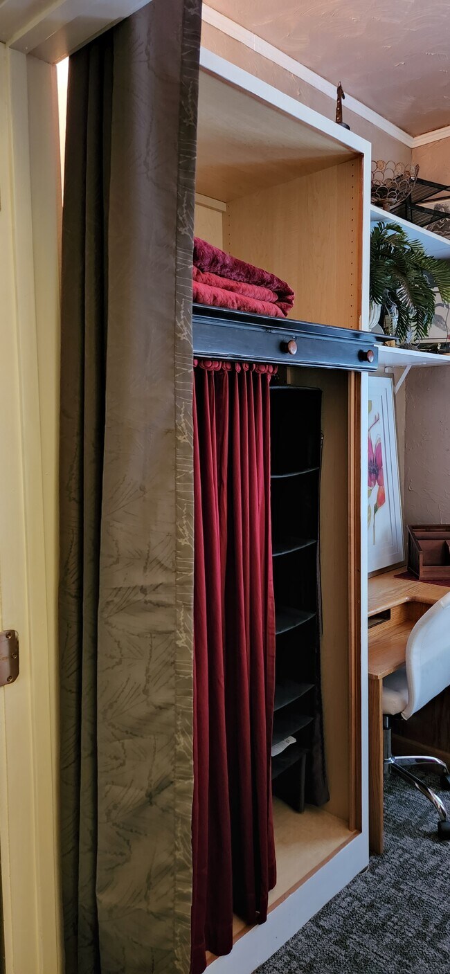 Dormitorio 1 (queen)Dormitorio 1 (queen)Dormitorio 1 (queen) - 529 N Main St