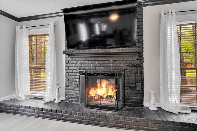 Foto del edificio - 1523 Saddlecreek Dr