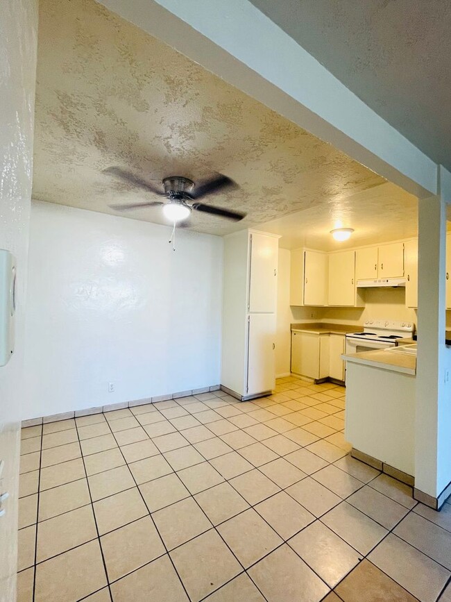 Building Photo - Welcome to this beautiful 3-bedroom, 2-bat...