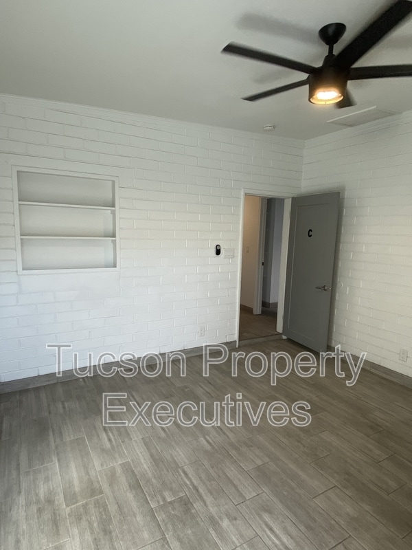 Building Photo - 1421 E Drachman St