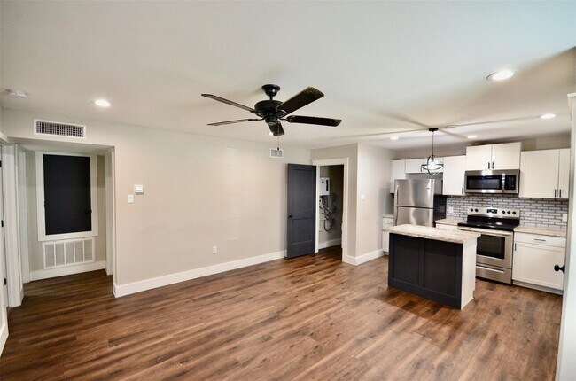 Foto del edificio - 4735 Redbud St