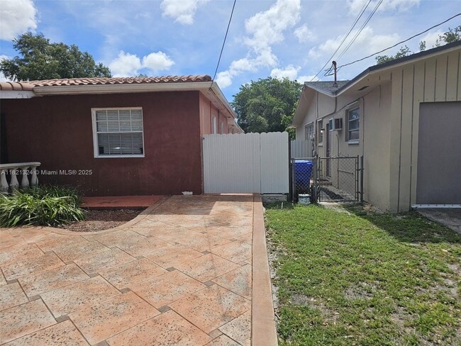 Foto del edificio - 651 SW 66th Ave