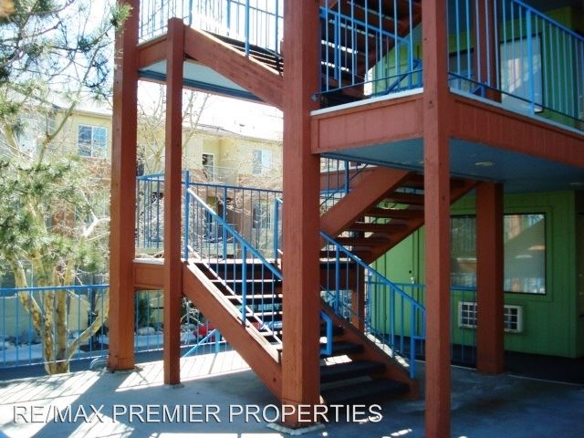 Building Photo - 160 S Park St