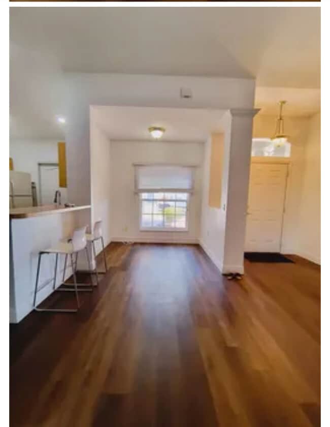 Foto del edificio - 807 Ware Ave NE