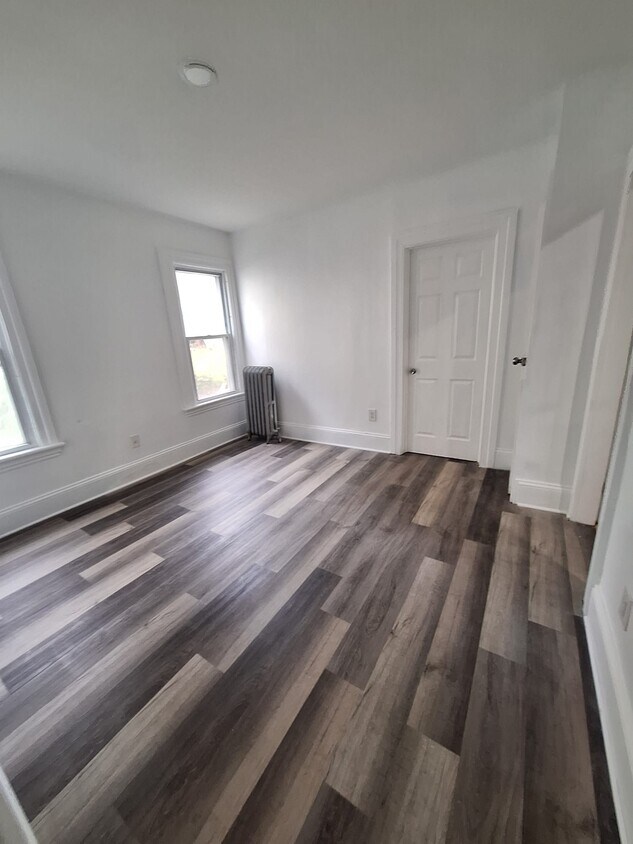 Foto principal - 181 Easton Ave