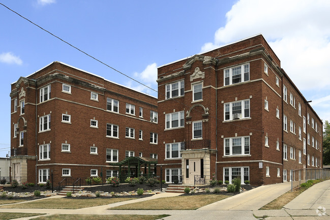 Building Photo - Waterbury Apartments