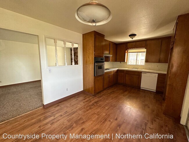 Building Photo - 3 br, 2 bath House - 1806 Larkspur Lane