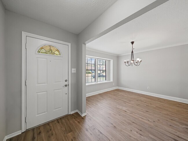 Foto del edificio - 327 Muirwood Ln