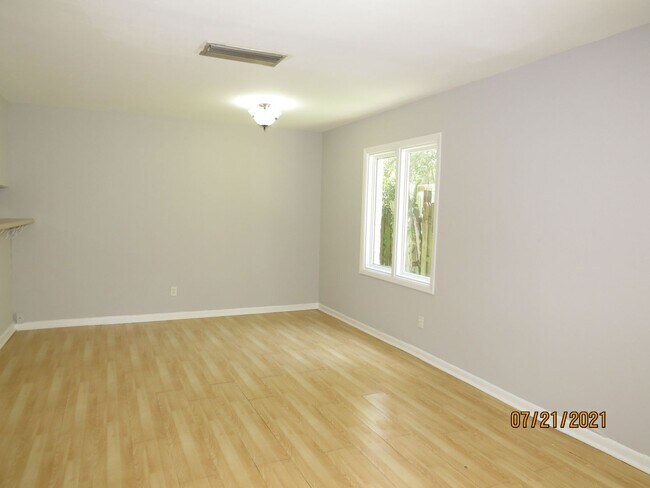 Foto del edificio - 2 BEDROOM 1 BATHROOM CONDOMINIUM IN OAK BR...