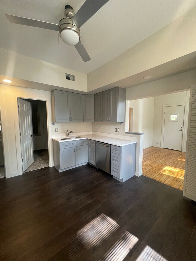 Foto del edificio - 3559 S Winchester Ave