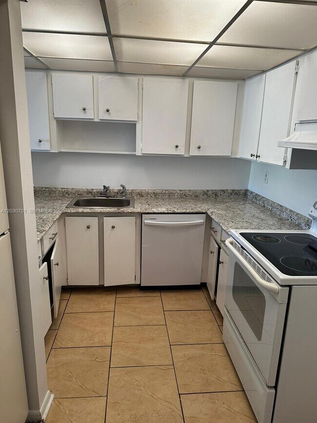 Foto del edificio - 6950 Miami Gardens Dr